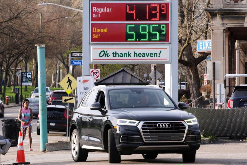 Lạm phát Mỹ tăng mạnh nhất từ 2022: Giá xăng vượt 4 USD/gallon, nguy cơ “bão giá” quay trở lại?