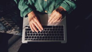 Mất Việc Vì AI Có Thể Gây Vết Sẹo Kinh Tế Suốt 10 Năm: Cảnh Báo Mới Từ Goldman Sachs