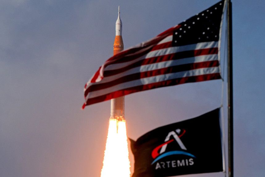 NASA trước bước ngoặt: Tên lửa Boeing đối mặt nguy cơ bị thay thế trong cuộc đua lên Mặt Trăng