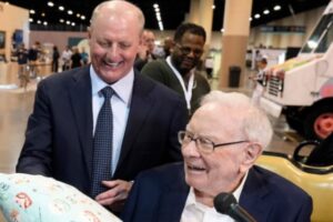 Người kế nhiệm Warren Buffett đặt cược 46 tỷ USD vào Nhật Bản: Chiến lược đầu tư của Greg Abel có gì đặc biệt?