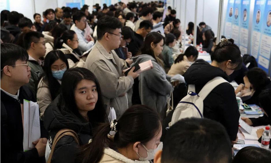 Thất nghiệp tăng vọt tại Trung Quốc: Làn sóng AI và biến động toàn cầu đang “tái định hình” thị trường lao động trẻ