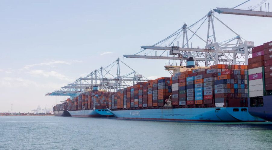 Maersk cảnh báo chiến tranh Iran sẽ gây cú sốc lớn cho kinh tế toàn cầu: Giá vận tải và hàng hóa có thể tăng mạnh trong nhiều tháng tới