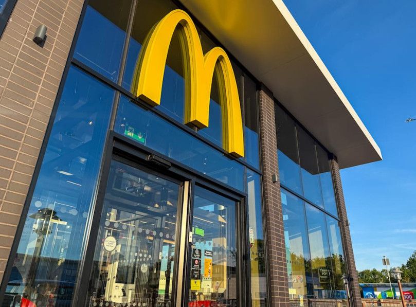 McDonald vượt kỳ vọng lợi nhuận quý 1: Burger Big Arch và chiến lược giá rẻ giúp “ông lớn” thức ăn nhanh bứt tốc
