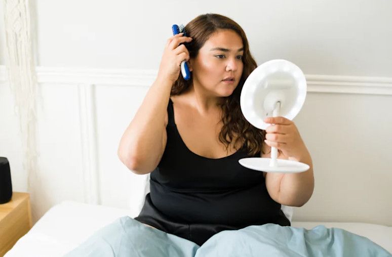 Ozempic Có Gây Rụng Tóc Không? Bác Sĩ Giải Thích Điều Thực Sự Đang Xảy Ra Với Người Dùng Thuốc Giảm Cân GLP-1