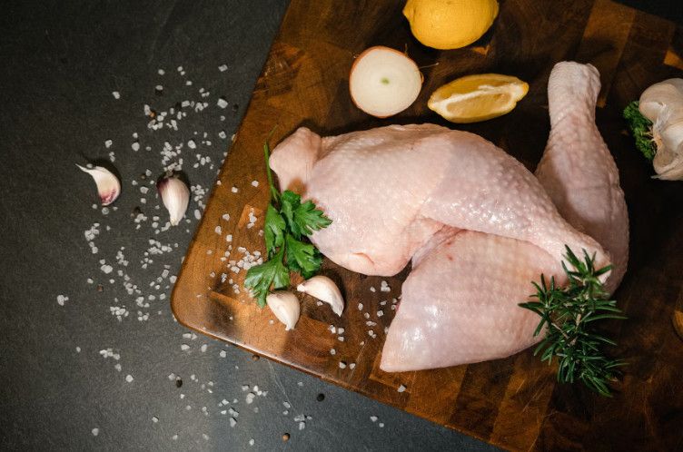 Thịt gà sống để trong tủ lạnh được bao lâu? Chuyên gia cảnh báo sai lầm nhiều người mắc phải