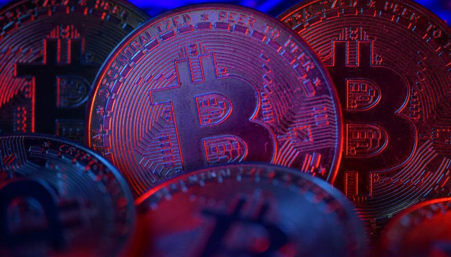 Bitcoin Trải Qua Tuần Tồi Tệ Nhất Nhiều Tháng: Dòng Tiền ETF Tháo Chạy, Nhà Đầu Tư Chuyển Hướng Sang AI Và SpaceX