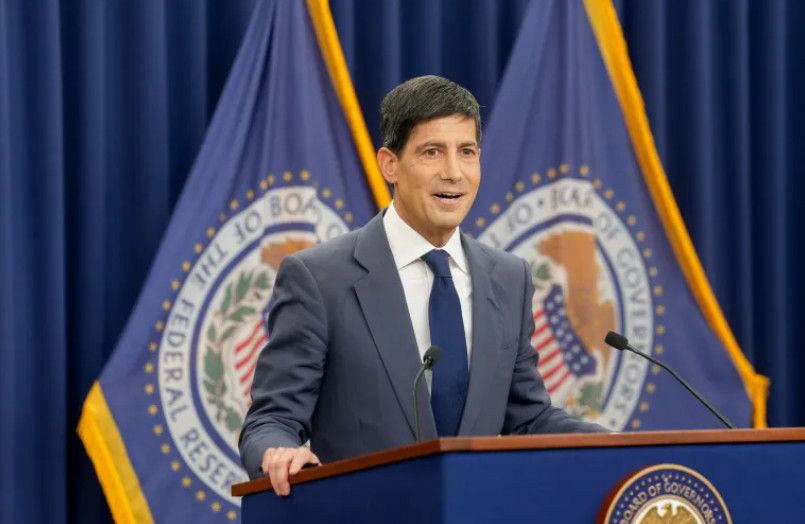 Kevin Warsh Giữ Nguyên Lãi Suất Nhưng Phát Tín Hiệu Diều Hâu: Thị Trường Toàn Cầu Đối Mặt Nhiều Bất Ngờ