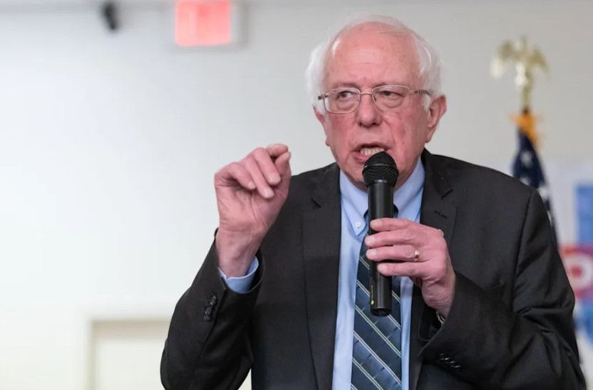 Bernie Sanders chỉ trích Walmart: Mua lại cổ phiếu hàng chục tỷ USD nhưng nhân viên vẫn phải dựa vào trợ cấp xã hội