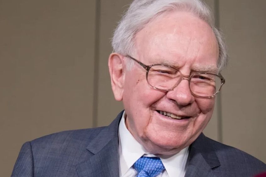 Warren Buffett tiết lộ cách biến 10.000 USD thành hàng tỷ đô la: Bí quyết không nằm ở cổ phiếu “bí mật”