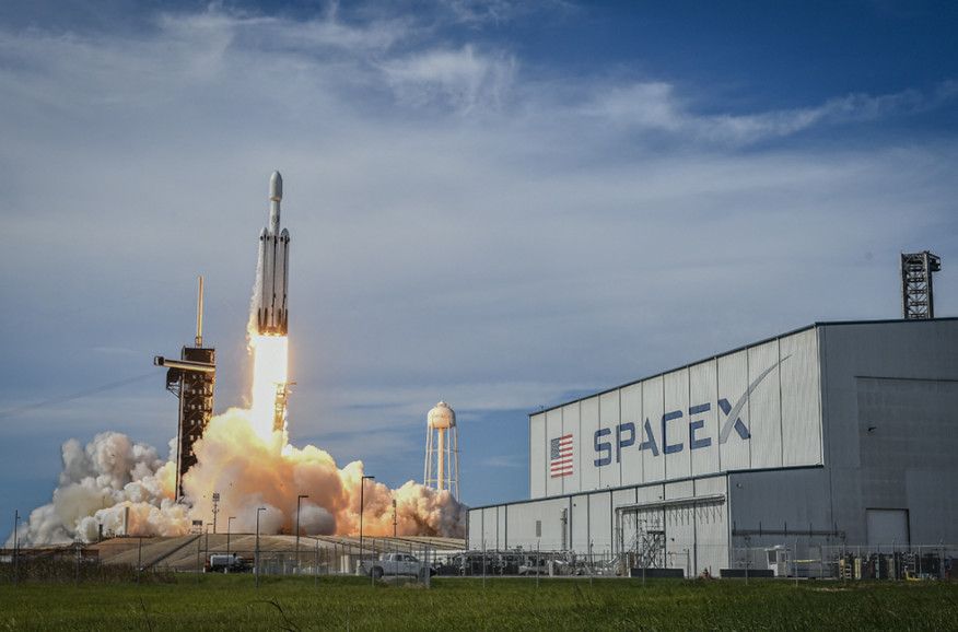 Cổ phiếu SpaceX lao dốc hơn 50% sau IPO, nhà đầu tư cá nhân vẫn mạnh tay mua vào: Điều gì đang thúc đẩy niềm tin?