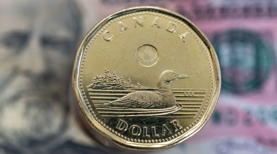 Đồng đô la Canada lao dốc khi Ottawa và Washington tiến gần cuộc chiến thương mại toàn diện