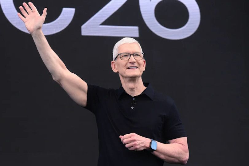 Tim Cook rời ghế CEO Apple: Những thành công vang dội và thất bại lớn nhất sau 15 năm