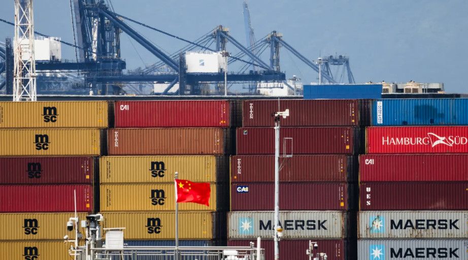 Xuất khẩu Trung Quốc tăng 23% trong tháng 7, vượt dự báo: Động lực từ công nghệ cao nhưng nhập khẩu chững lại