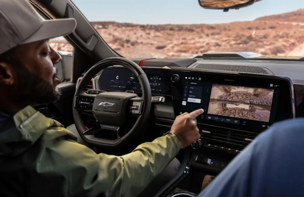 GM hồi sinh Apple CarPlay theo yêu cầu của người mua: Nhà sản xuất ô tô Mỹ đảo ngược quyết định gây tranh cãi