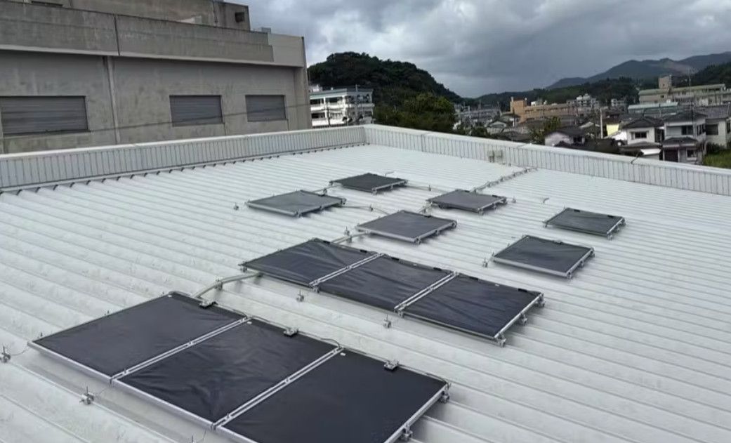 Nhật Bản thử nghiệm pin mặt trời perovskite mới: Giảm chi phí bằng cách đơn giản hóa lắp đặt
