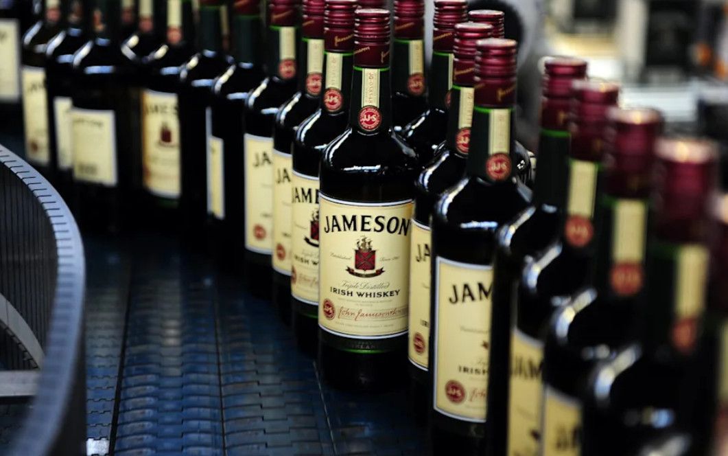 Ông Trump tuyên bố dỡ bỏ thuế quan với rượu whisky Ireland, Dublin giành thắng lợi thương mại
