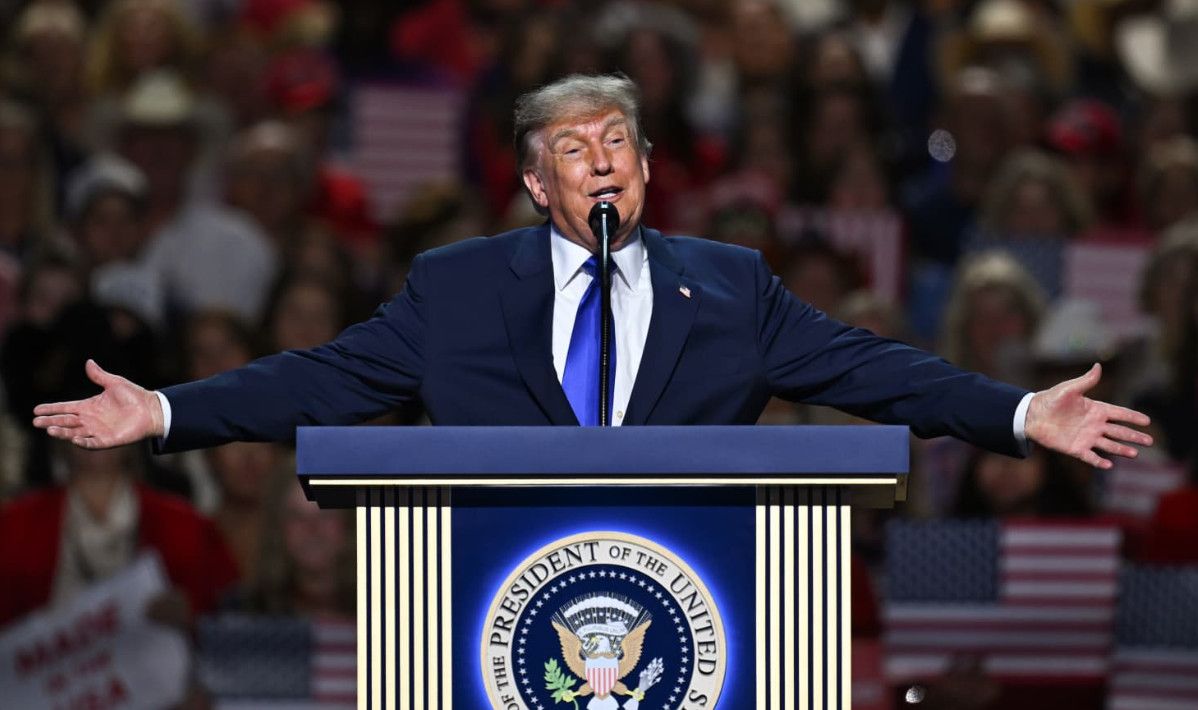 Trump bác bỏ nguy cơ AI gây tuyệt chủng, nhưng cuộc đua với Trung Quốc đang nóng lên