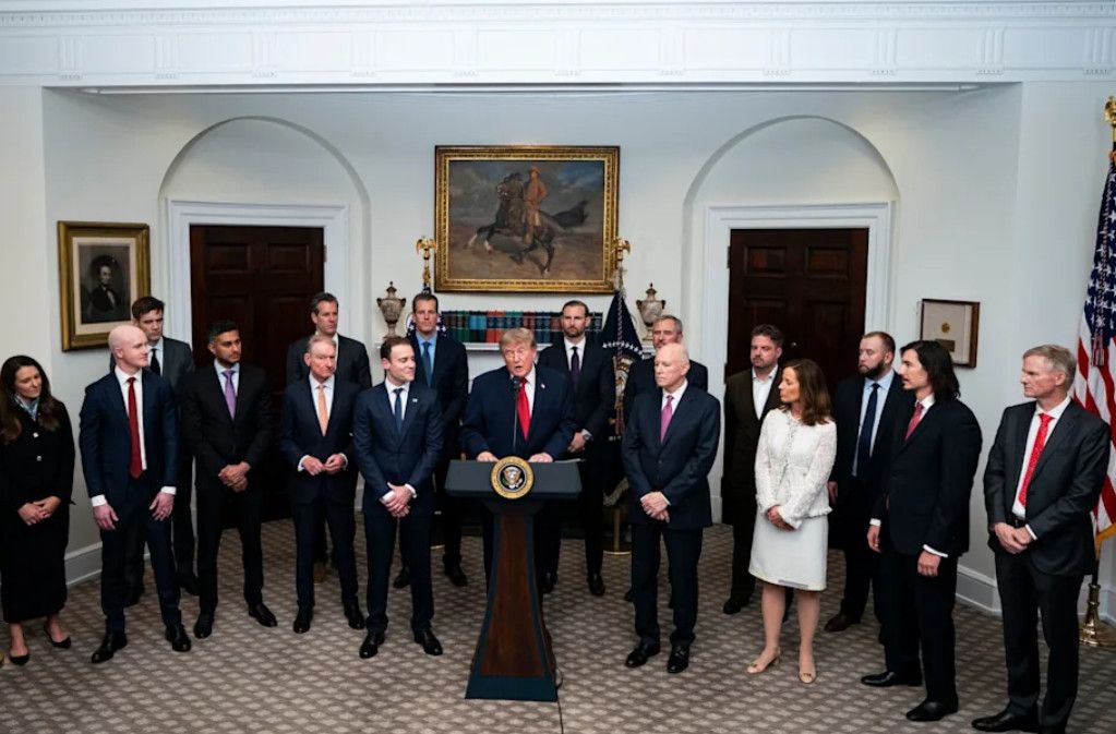 Trump thúc đẩy Đạo luật CLARITY, cuộc chiến giữa ngành crypto và ngân hàng Mỹ nóng lên