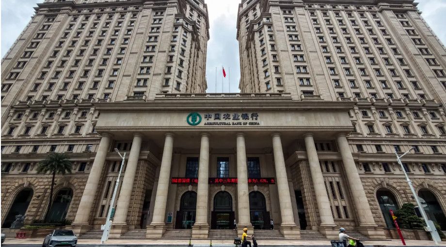 Trung Quốc lôi kéo các tập đoàn thuốc lá lớn vào cuộc để hỗ trợ việc bơm vốn vào ngành tài chính