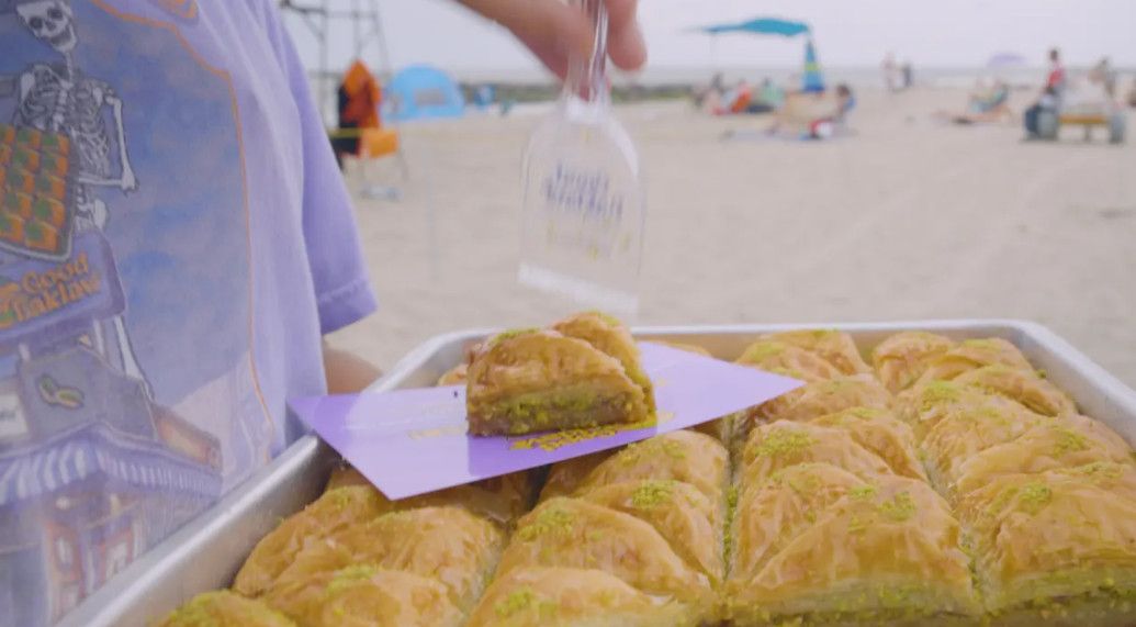 Từ trò đùa đến doanh thu 20.000 USD mỗi tháng: Chàng trai Baklava tìm thấy giấc mơ Mỹ ở New York