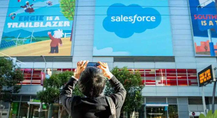 Cổ phiếu Salesforce mắc kẹt giữa nỗi sợ AI và kỳ vọng tăng trưởng mới